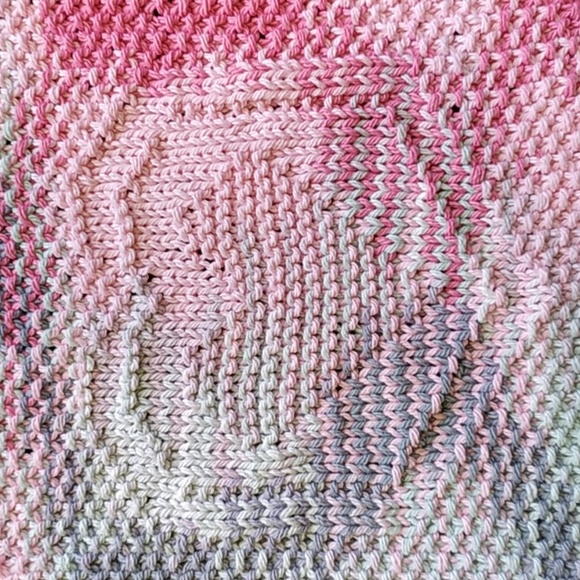 Hand Knit Baby Bib ๐ฉท ๐ฉถ - Picture 3 of 5